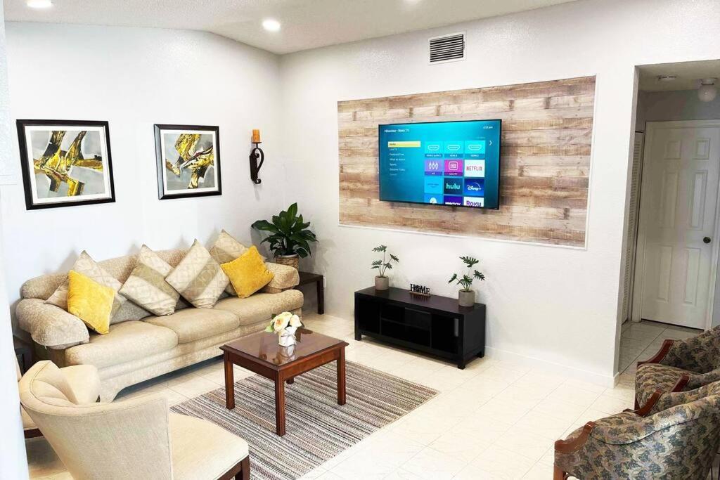 Amazing & Cozy Duplex Near Zoo Miami ! Βίλα Εξωτερικό φωτογραφία